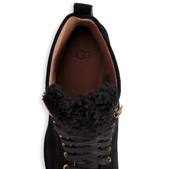 New❄️Gorgeous UGG wedge boot - Picture 8 of 8